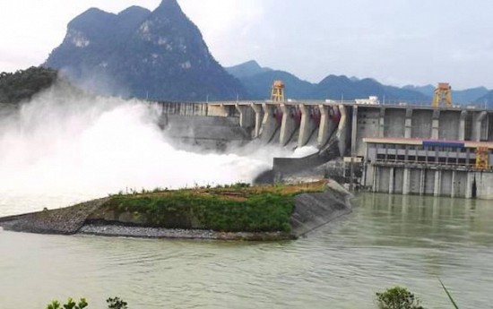 Lo an toàn vùng hạ du, 29 hồ chứa phải xả tràn phòng chống lũ