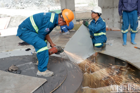 Vượt mọi khó khăn, đẩy nhanh tiến độ thi công Dự án Nhà máy Thủy điện Hòa Bình mở rộng