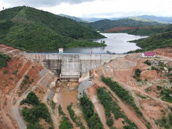 Hồ chứa nước hơn 550 tỉ ở Quảng Ngãi ì ạch mãi chưa xong, ta luy đã sạt