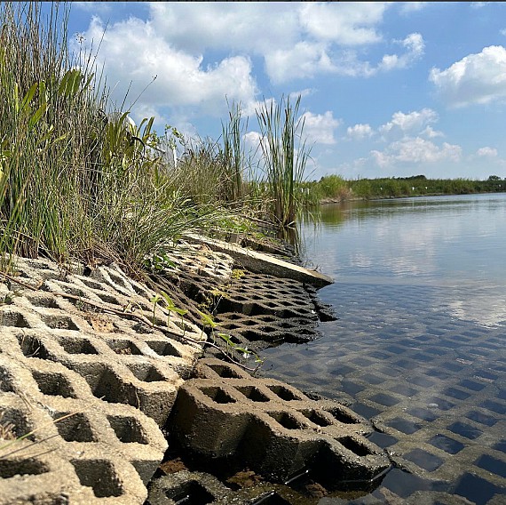 Hồ chứa nước ngọt gần 250 tỉ đồng, hoàn thành 2 năm nhưng để không